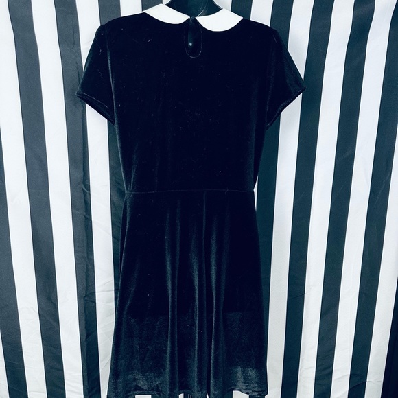 Hot Topic Wednesday Addams Black Velvet White Collar Goth Dress - Picture 5 of 5